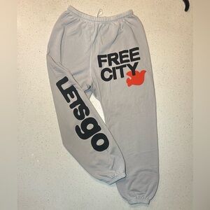 Freecity Unisex ‘let’s go’ sweatpant / like new condition!